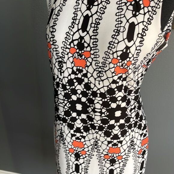 Taylor black/white/coral print silky stretch knit sleeveless midi. Size 2 - Picture 5 of 6